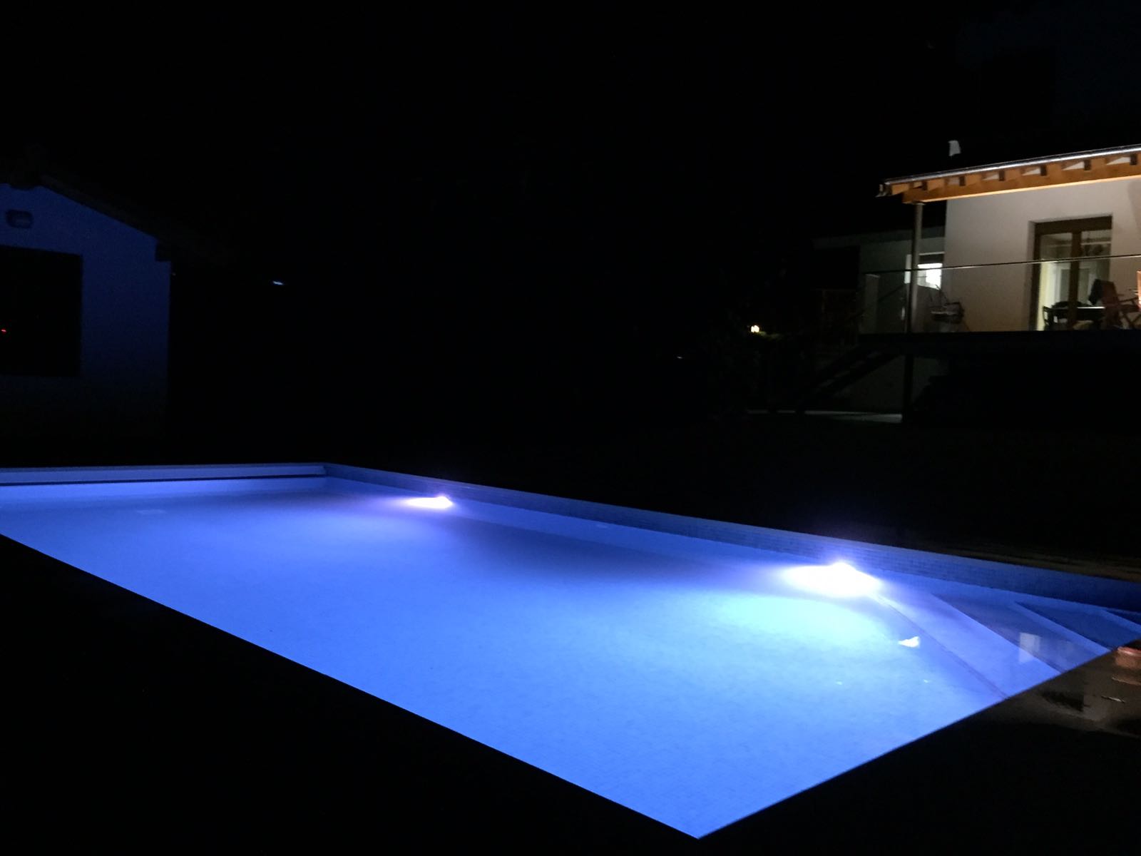 piscina-iluminacion-led-defelma