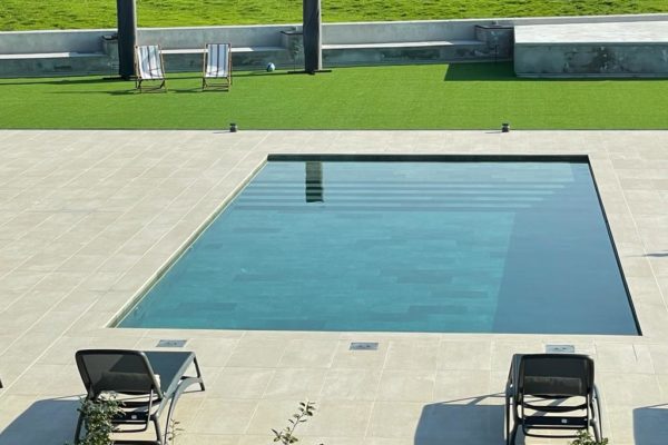 Defelma-piscina.obra-villaviciosa-climatizada-persiana-policarbonato-exterior