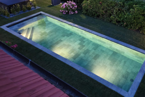 Defelma-piscina-ribadesella-climatizada-iluminada-policarbonato-negro2