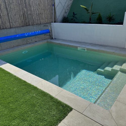 Defelma-piscinas-proyecto-piscina-en-adosado-cubierta-verano