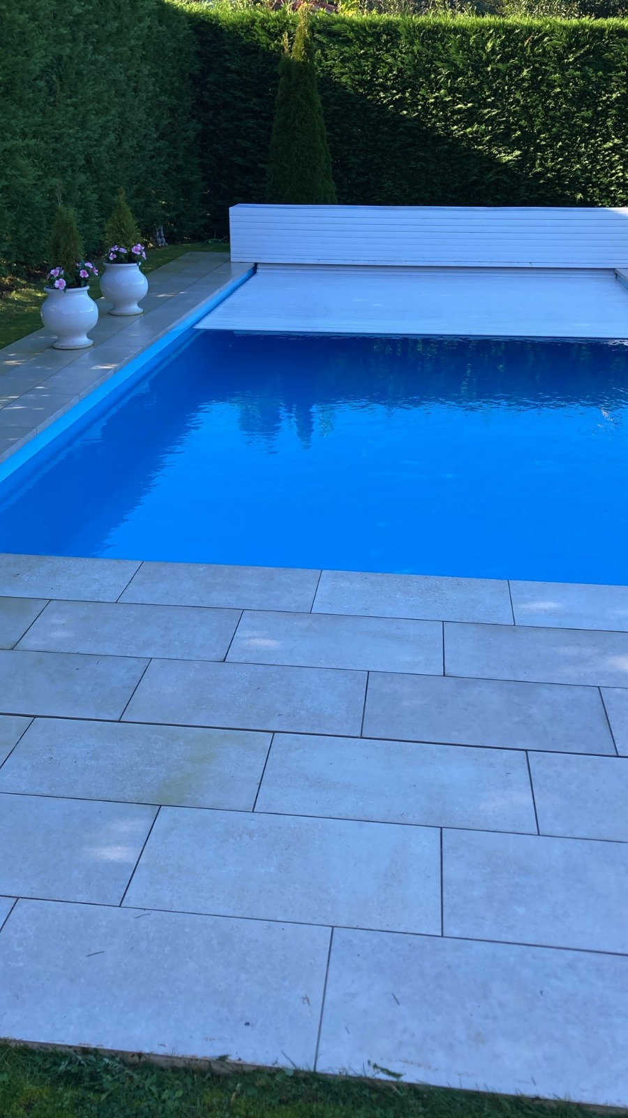 defelma-piscina-proyecto-piscina-fibra-galaica-persiana-cerrando